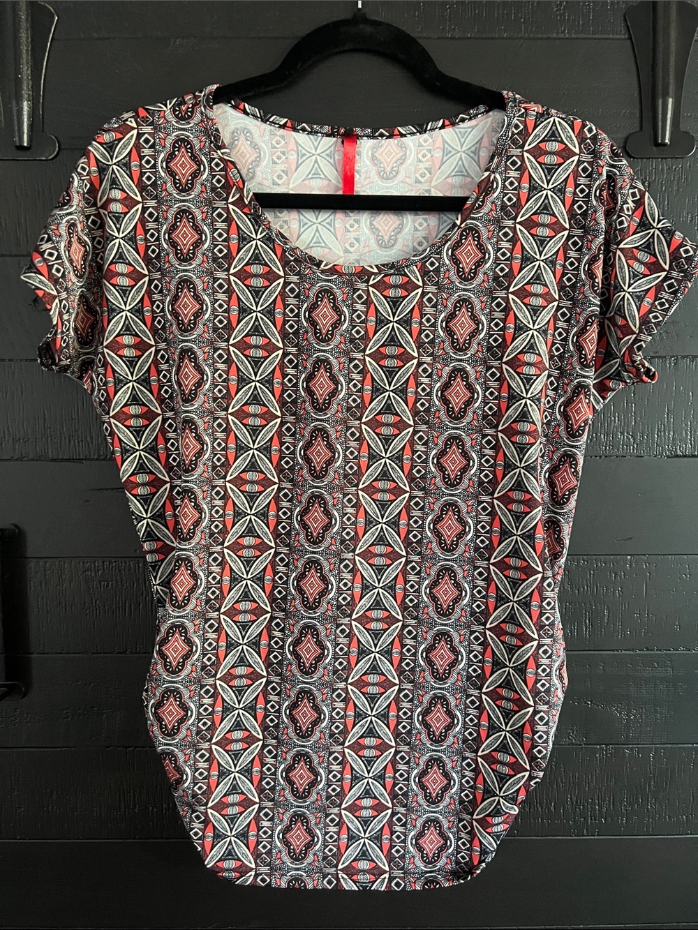 Women’s Short Sleeve Patterned Top - Black & Red
